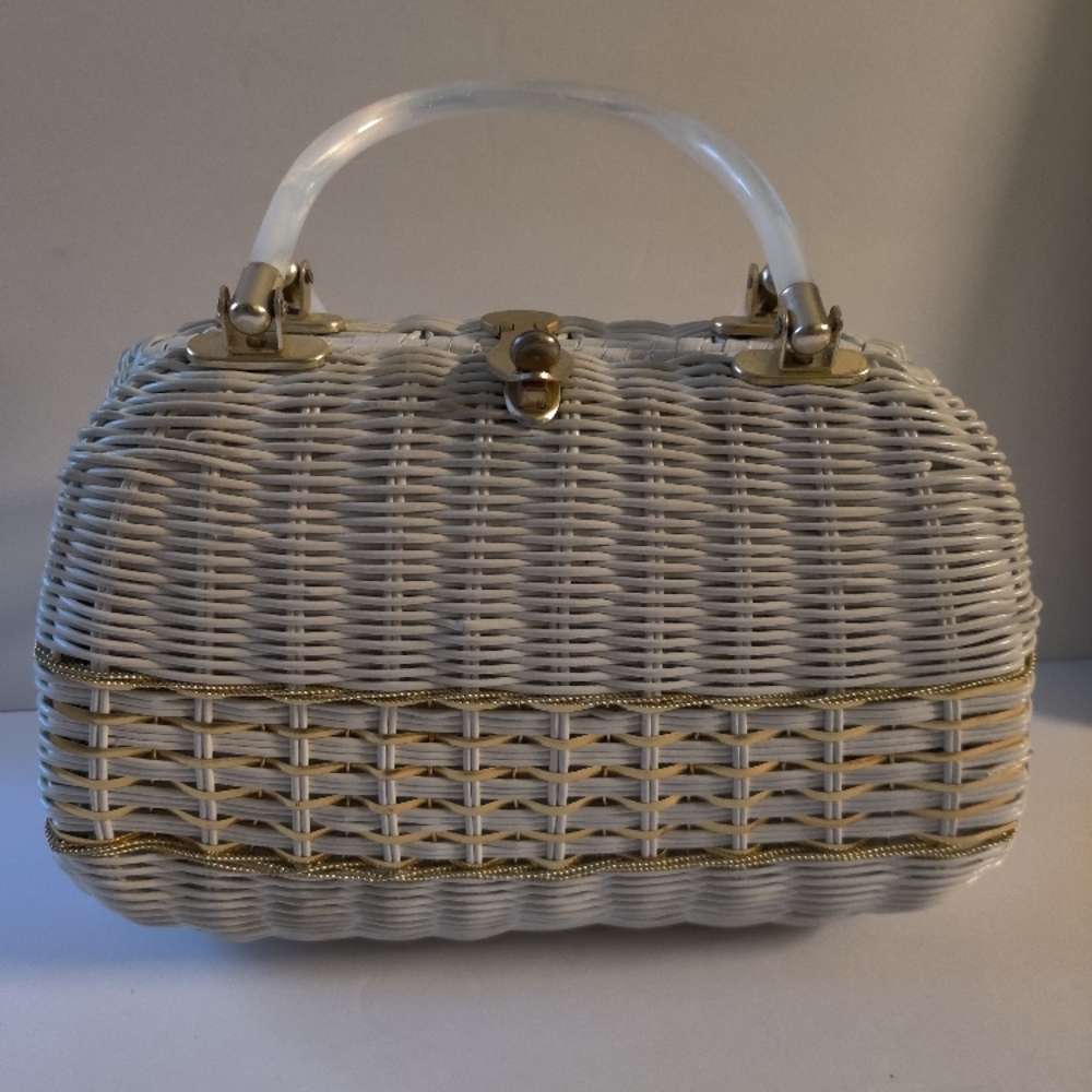 Vtg White Hand Made Wicker Handbag Gold Accents With Plastic Handle Never Used